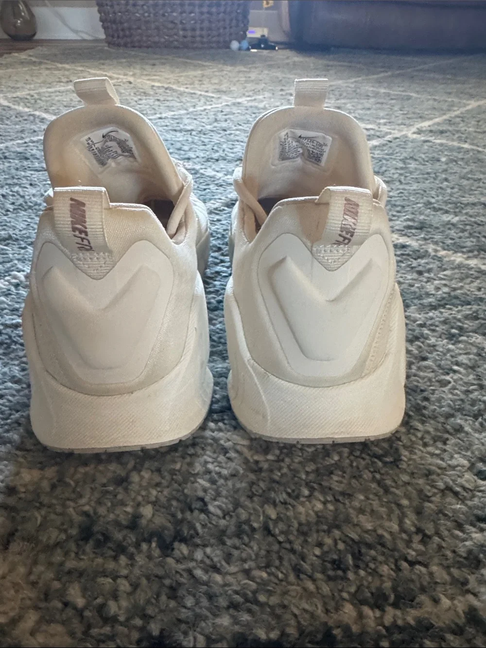 Nike Metcon Women's Lightweight Training Sneakers in Cream with Blush Accents - Picture 3 of 4